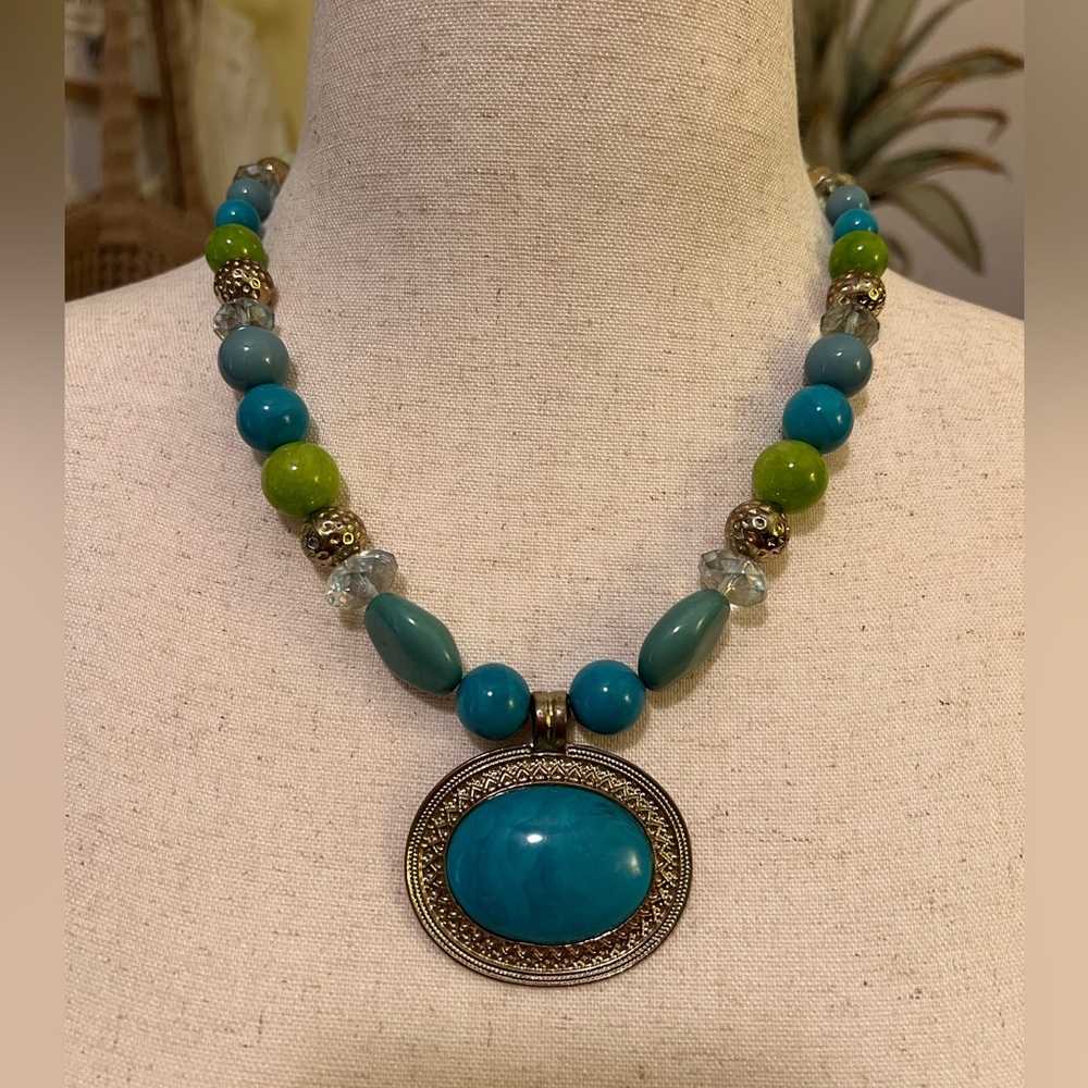 jules b. Turquoise and Lime Beaded Statement Necklace EUC